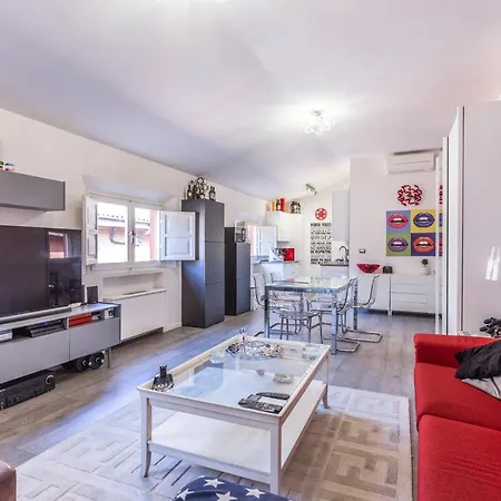 Apartment De' Fusari, By Short Holidays